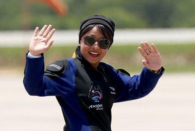 Krūties vėžio tyrinėtoja Rayyanah Barnawi yra pirmoji į kosmosą pakilusi moteris iš Saudo Arabijos.