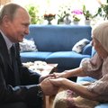Путин вручил государственную премию правозащитнице Людмиле Алексеевой