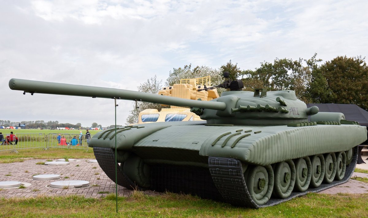 Pripučiamas realaus dydžio tankas