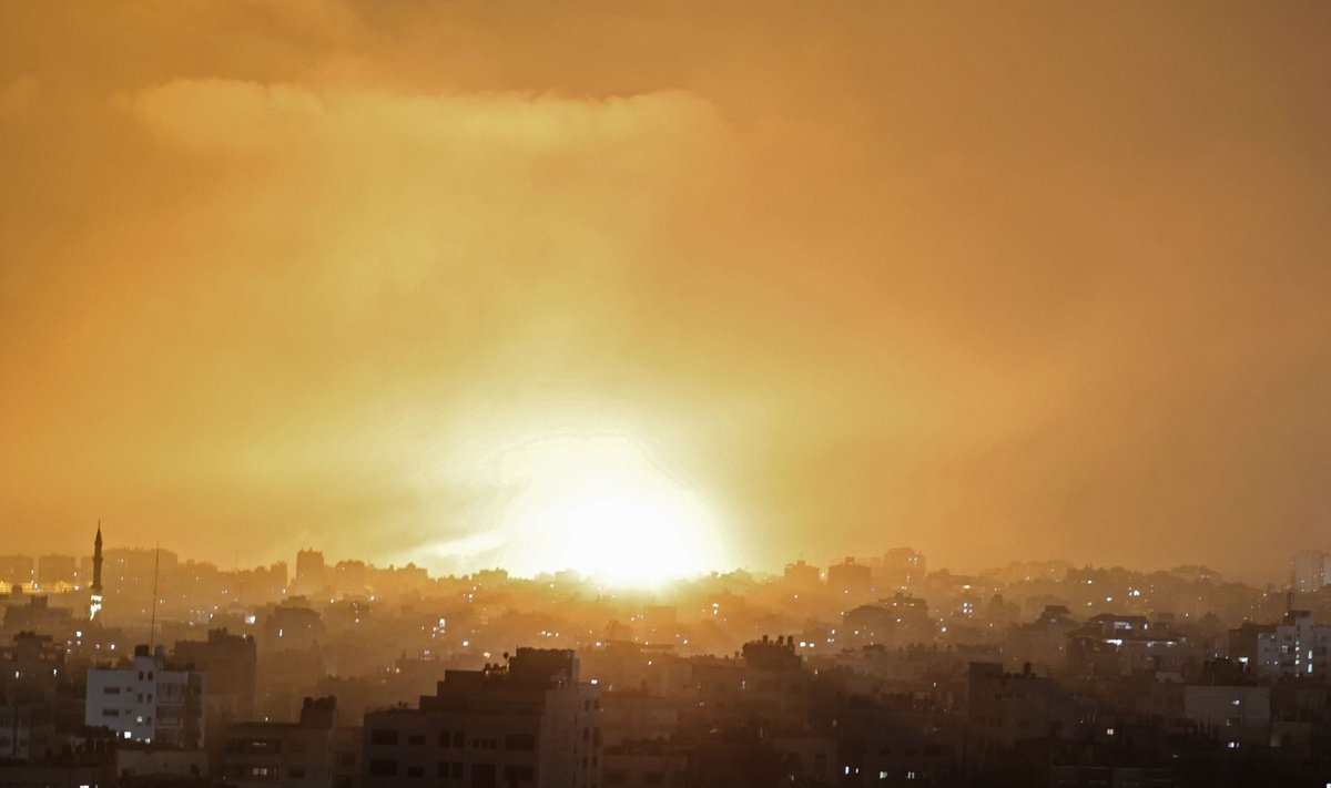 Konfliktui intensyvėjant, Izraelis bombarduoja Gazos Ruožą