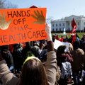 Nusitaikė į „Obamacare“: nori panaikinti privalomą sveikatos draudimą JAV