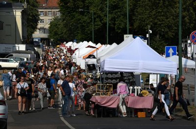 Tai, kad Jūros šventės mugės prekybininkai už vietą prekybai sutinka mokėti po 720 eurų ir daugiau už tris dienas, liudija, jog mugės pelningumas yra tikrai didelis. (Vitos Jurevičienės nuotr.)