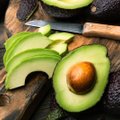 Šis vaisius tikra vitaminų ir mineralų bomba: gudrybės, padėsiančios išsirinkti ir greičiau sunokinti avokadą