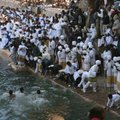 Didžiausioje metų šventėje etiopai atnaujina savo krikštą, o turistai atsisveikina su kameromis ir eurais