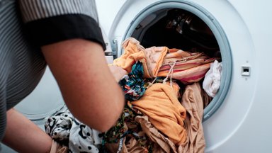 5 skalbiniai, kurie gali sugadinti skalbimo mašiną: ekspertas pataria, kaip iš tiesų reiktų juos plauti