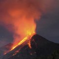 Indonezijoje išsiveržus ugnikalniui evakuojami vietos gyventojai