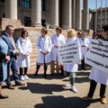 Vilniuje – farmacijos darbuotojų protestas: teigia, kad be įstatymo pataisų neteks darbo, klientai – paslaugų