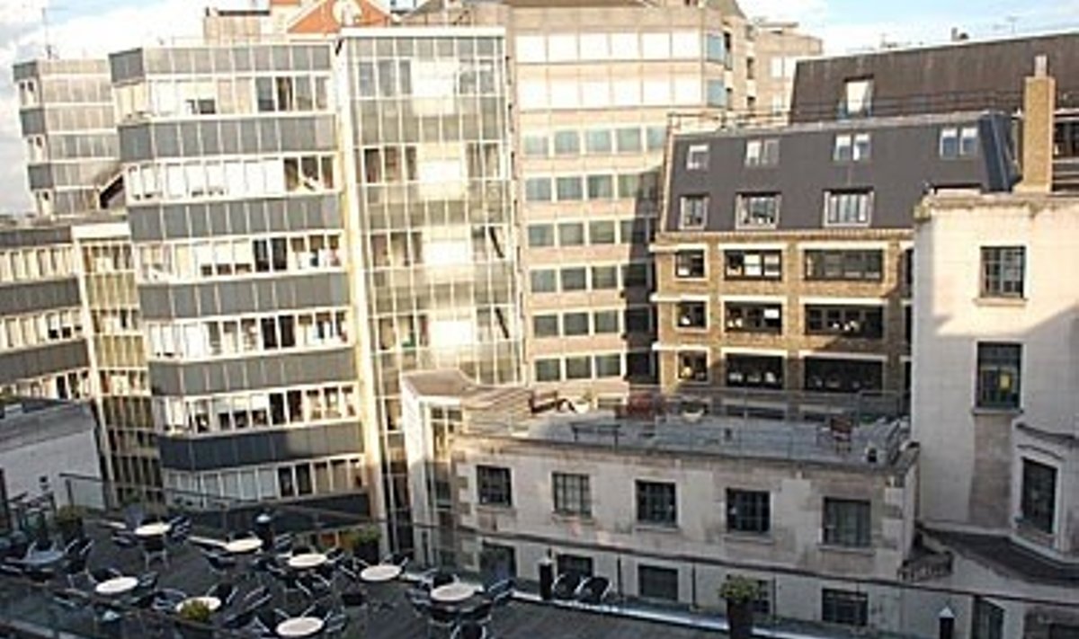Vaizdas nuo Londono ekonomikos mokyklos (London School of Economics) stogo