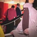 Prancūzijos pilietė protestuoja prieš įsigaliojusį draudimą dėvėti hidžabus
