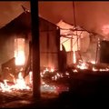 Bangladešo rohinjų stovykloje kilęs gaisras sunaikino 500 lūšnų