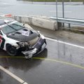Į serviso zoną per lietų neįleistas ir vėliau automobilį sudaužęs lenktynininkas: negalėjau patikėti tuo, ką girdžiu