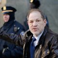 Holivudo magnato Weinsteino likimą dėl jo lytinių nusikaltimų spręs septyni vyrai ir penkios moterys