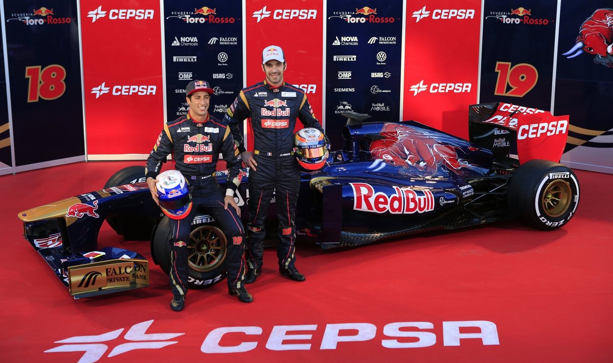 Pristatytas „Toro Rosso STR8“ automobilis