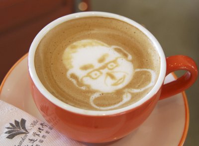 Dalai Lamos garbei sukurta latte kava.