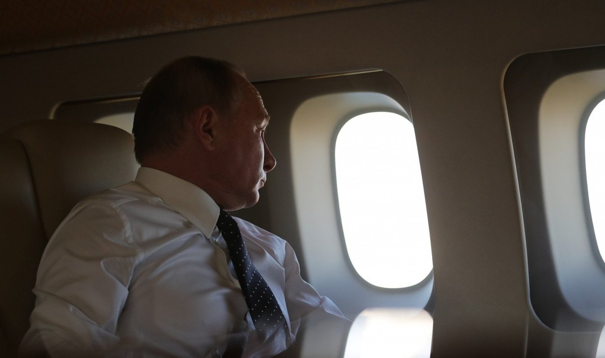 Vladimiras Putinas Chmeimimo oro pajėgų bazėje Sirijoje