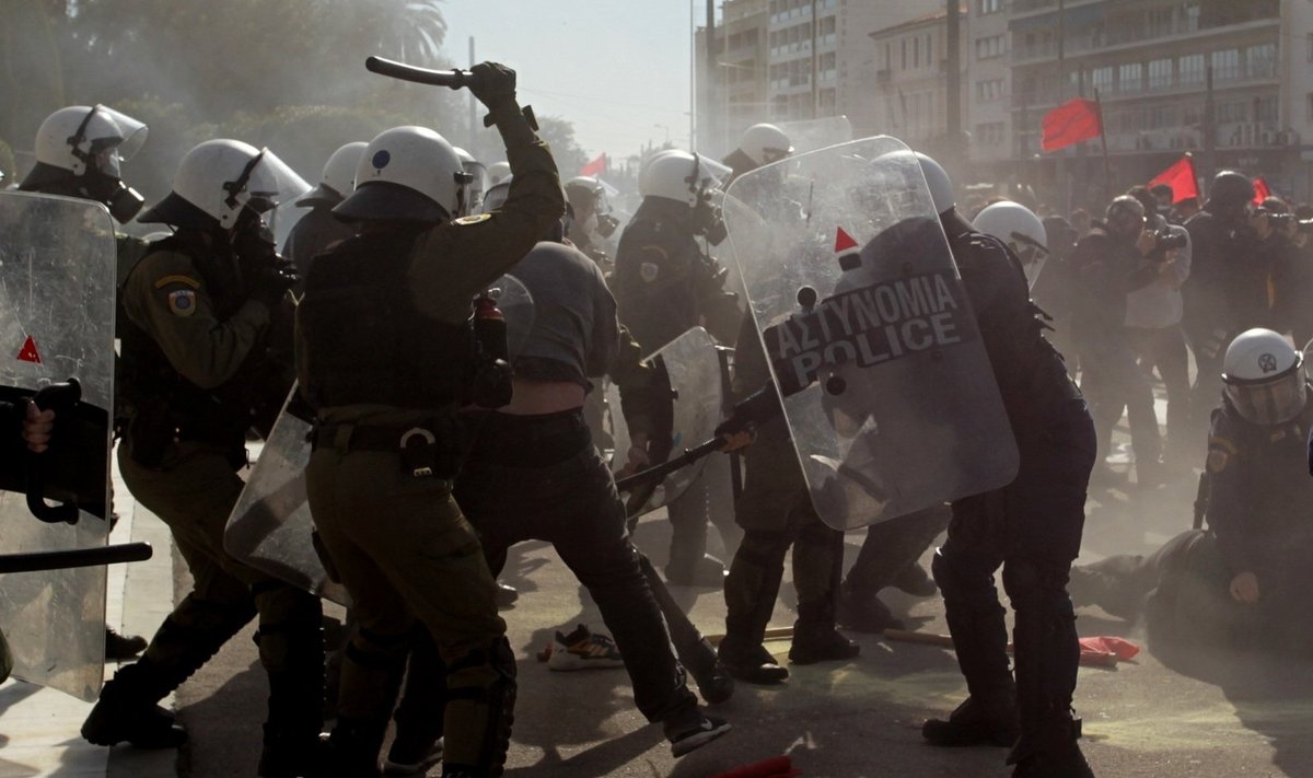 Graikijoje protestuotojai susirėmė su policija