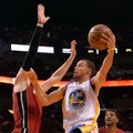 S. Curry vedė Ouklando „karius“ pirmyn NBA lygos rungtynėse Majamyje