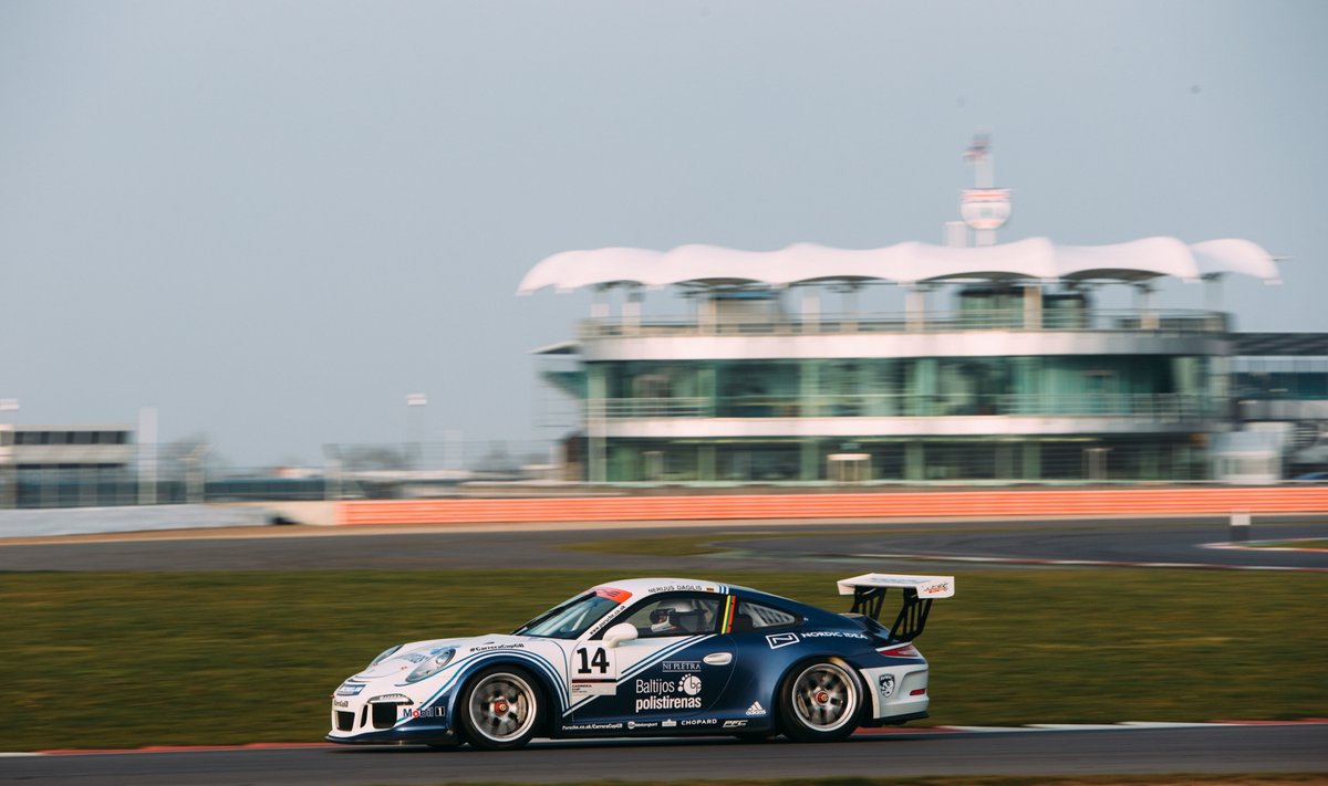 Oktanas Racing komandos Porsche 911 GT3 Cup