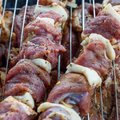 Grilio sezonas atidarytas: kaip išvengti dažniausių mėsos marinavimo ir kepimo klaidų
