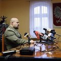Karo prokuroras Lenkijoje paleido į save kulką per spaudos konferenciją