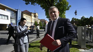 Slovakijos premjero Roberto Fico gyvybei pavojus nebegresia