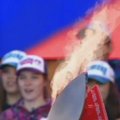 Rusai priversti raudonuoti: olimpinė ugnis trumpam užgeso