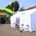 Indonezijoje ieškoma po žemės drebėjimo griuvėsiuose įstrigusių žmonių