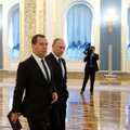 Paviešino, kiek uždirba V. Putinas ir D. Medvedevas
