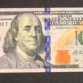 JAV išleistas naujas 100 dolerių banknotas