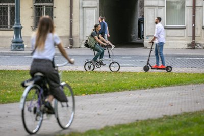 Elektriniai paspirtukai, dviračiai