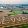 Naujas Lietuvos rekordas: įmonė savo logotipą išpjovė 10 hektarų javų lauke