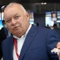 Ведущего "Вестей недели" Дмитрия Киселева госпитализировали с коронавирусом
