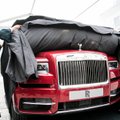 „Rolls-Royce“ lietuviams atvežė savo pirmąjį SUV: kainuoja 300 tūkst. eurų, bet klientams negana