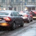 Внимание водителям: скользкие участки на дорогах Литвы