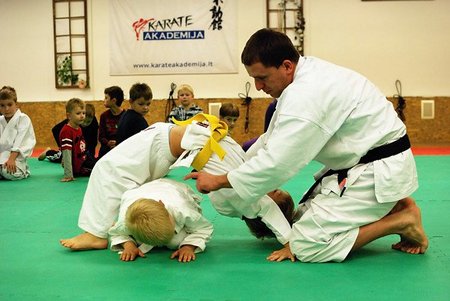 Karate itin naudingas mažiausiems
