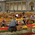 Belgijos pilies kiemas papuoštas gėlių ir daržovių kilimu