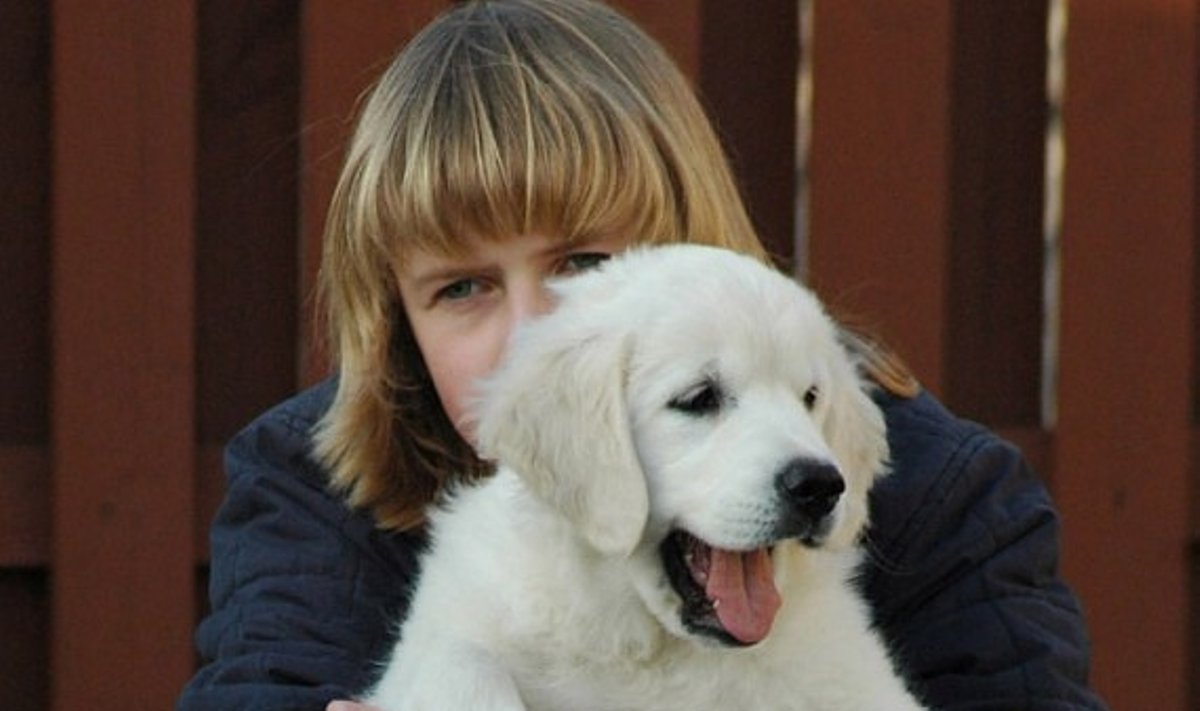 Dukra Dovilė su šuniuku