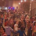Pergalę švenčiantys Madrido „Atletico“ gerbėjai susirėmė su policija