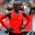 Kenijos stajeris E. Kipchoge'as eksperimentinėse varžybose rekordiniu tempu įveikė maratoną
