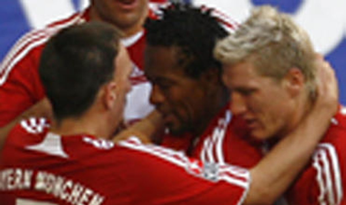 Miuncheno "Bayern" futbolininkai džiaugiasi įvarčiu