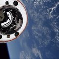 „SpaceX“ dėl stipraus vėjo atidėjo astronautų sugrįžimą iš TKS