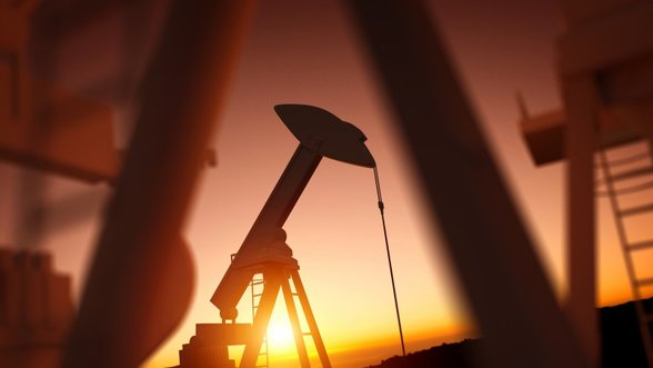 Nerimas dėl pasiūlos padidino naftos kainas, o prekeiviai laukė Kinijos ir JAV prekybos derybų rezultatų