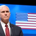 JAV viceprezidentas M. Pence'as neigia taikąs dvigubus standartus