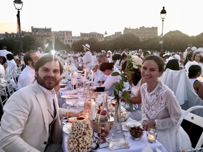 Modesta Meškė ir Šarūnas Meškys vakarienėje baltai Paryžiuje