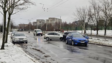 На скользкой дороге в Вильнюсе произошло несколько ДТП