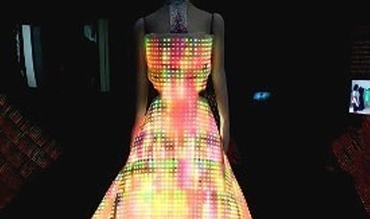 Galaxy suknelė, dizaineriai Francesca Rosella ir Ryanas Genzas 