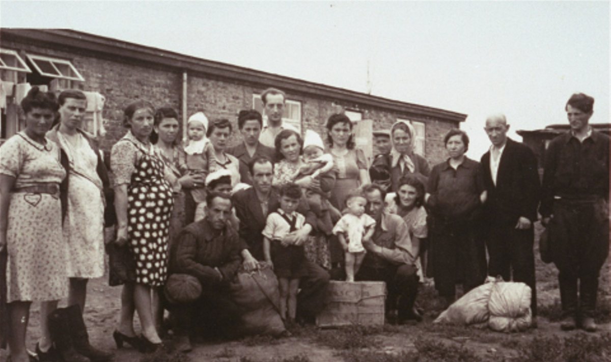 Polish-Jewish Displaced Persons in a Camp near Zeilsheim in 1946. Curtesy of USHMM Washington