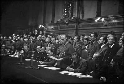 J. von Ribbentropas užsienio žurnalistams praneša apie karo tarp Vokietijos ir Sovietų Sąjungos pradžią.