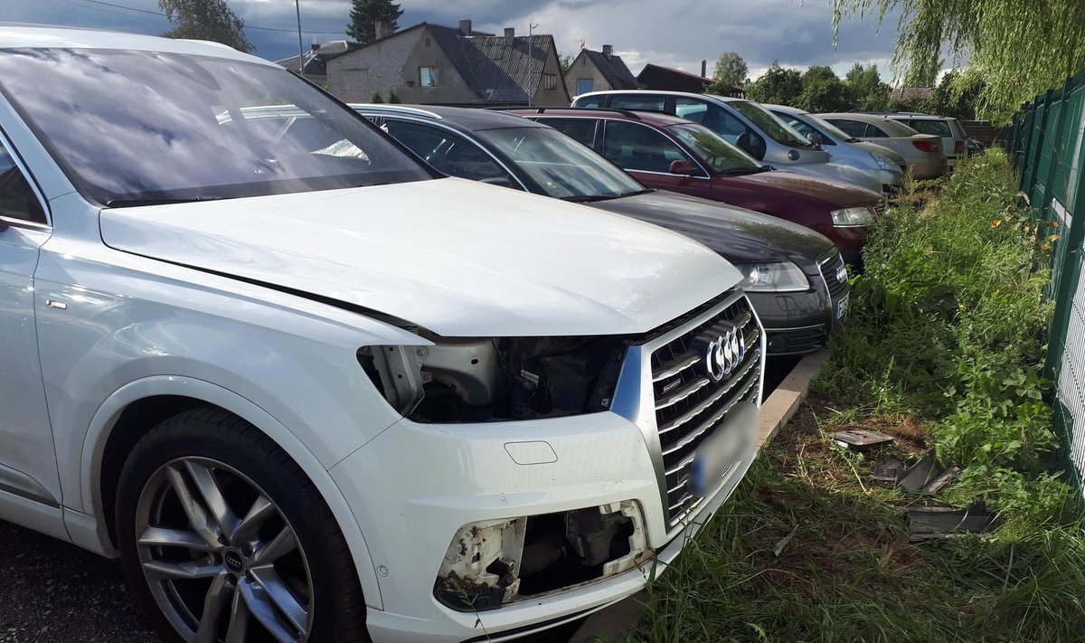 Kauno oro uosto aikštelėje vagys suniokojo "Audi Q7"