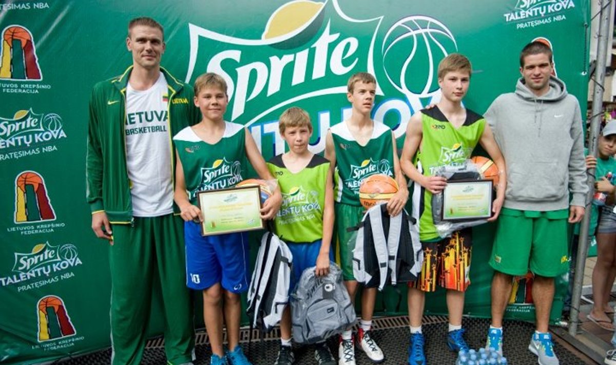 „Sprite talentų kovos“ turnyre Palangoje apsilankė krepšinio rinktinės vyrai (Artūro Aušros nuotr.)